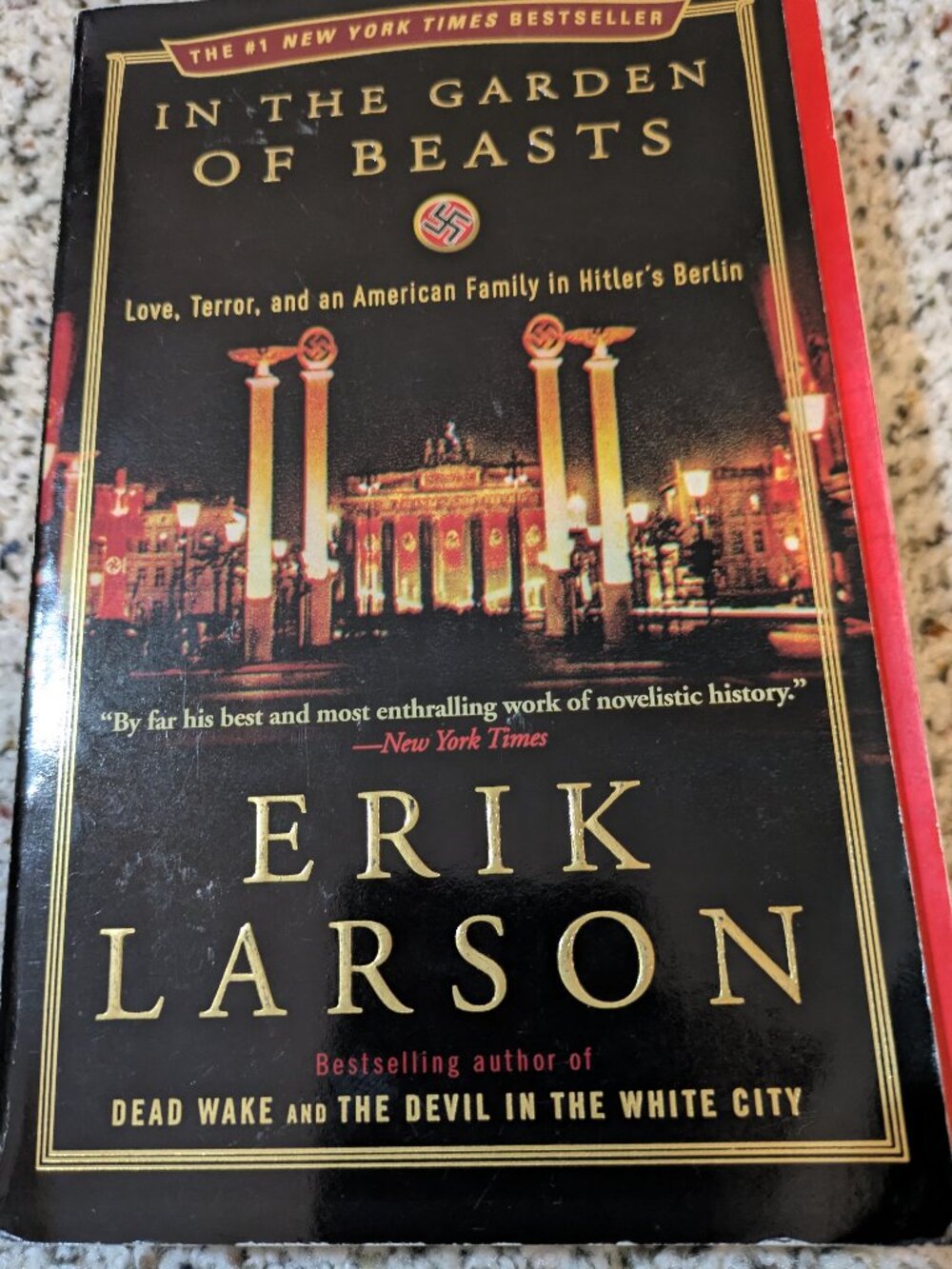 In the Garden of Beasts : Love, Terror, and an Family Berlin by Erik Larson